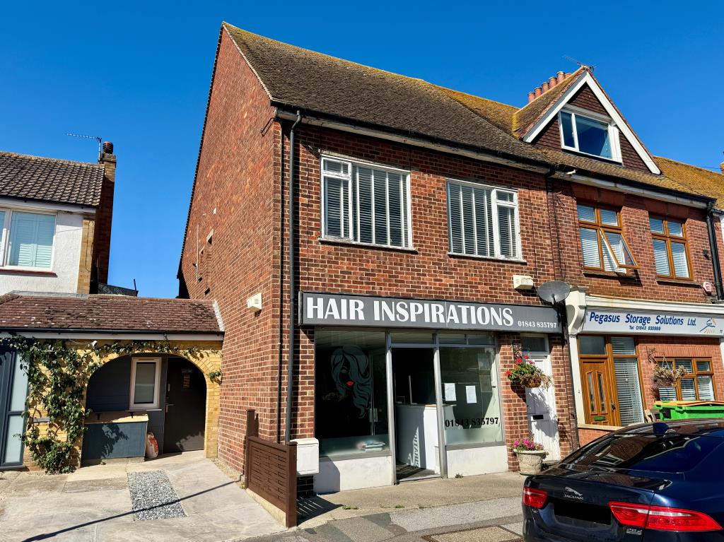 Lot: 64 - VACANT MIXED USE BUILDING - Mixed-use building